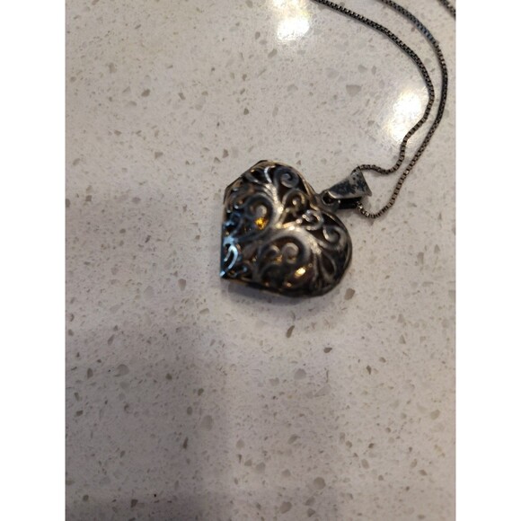 925 THM Sterling Silver Puffy Heart scrollwork  1" Locket on  24" Chain Necklace - Picture 3 of 9
